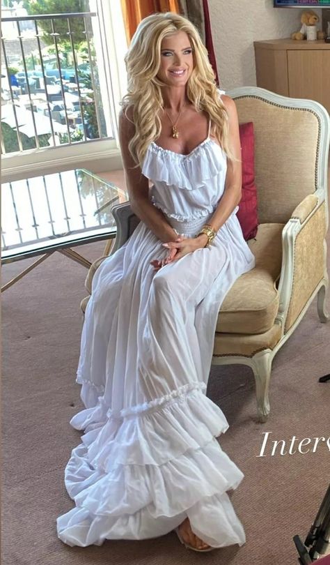 Victoria Silvstedt - Instagram Victoria Silverstedt 90s, Victoria Silverstedt, Victoria Silvstedt, Classic Beauty, Top Model, White Dress, Actresses, Models, Beauty