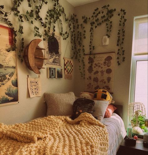 cozy dorm room  ideas vintage cozy dorm room  ideas green cozy dorm room  ideas aesthetic cozy dorm room  ideas blue cozy dorm room  decor cozy dorm room  decor inspiration Earthy Dorm Room Ideas College, College Dorm Inspo Cozy, Dorm Room Ideas Green, Green Dorm Room Ideas, Uga Dorm, Cozy Dorm Room, Dorm Inspiration, Yellow Theme, College Dorm Room Decor