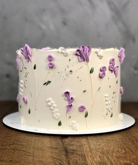 Flower Cake Ideas, 14th Birthday Cakes, Purple Cakes Birthday, Tiny Cakes, Cake Mini, Surprise Cake, Birthday Cake With Flowers, Simple Cake Designs, Chocolate Fudge Cake