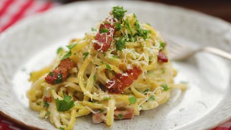 Recipe with video instructions: Spaghetti Carbonara is a classic that you should mess with. So we coated it in baked brie. Ingredients: 1kg wheel brie, at room temperature, 500g linguine, 200g... Brie Spaghetti, Panchetta Recipes, Spagetti Recipe, Spaghetti Carbonara Recipe, Vegan Spaghetti, Easy Spaghetti, Country Bread, Delicious Family Meals, Carbonara Recipe