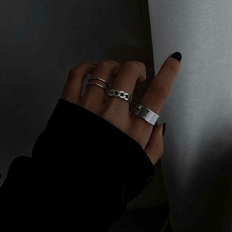 Aesthetic dp Dp Hands, Hands Rings, Hand With Ring, Hands With Rings, Wolf Oc, Beautiful Dp, Tomboy Girls, Dp Girl, Tomboy Aesthetic