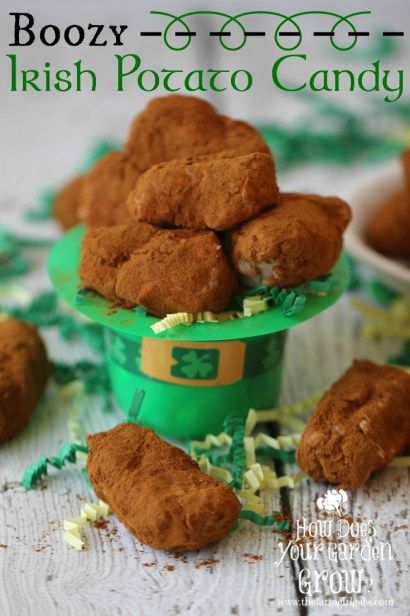 These traditional Irish Potatoes are kicked up a with some Bailey's Irish Cream. Get your Irish on and try this delicious Boozy Irish Potato Candy version. Irish Potato Candy, St Patrick's Day Desserts, Irish Cookies, Irish Desserts Traditional, Coconut Cream Cheese, Irish Desserts, Irish Cooking, Potato Candy, Irish Potato