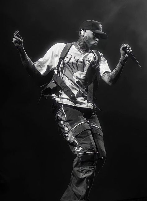 Chris Brown Wallpaper Iphone, Cb Wallpaper, Brown Pics, Chris Brown Dance, Breezy Aesthetic, Chris Brown Wallpaper, Chris Brown X, Brown Pictures, Chris Breezy