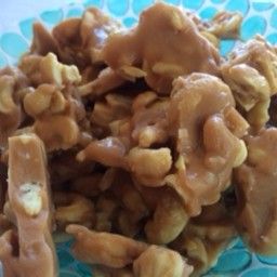 Amish Cashew Crunch Recipe, Cashew Candy, Cashew Crunch Recipe, Cashew Bars, Cashew Crunch, Cashew Brittle, Fruit Treats, Coconut Recipe, Cashew Recipes