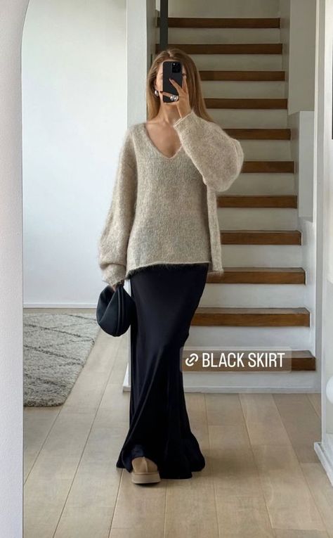 #newyork #newyorkfashion #nycwomensfashion #trending #foryou #foryourfeed #foryoupage #outfits #womensfashion #goingoutoutfits #cluboutfits #womensfashion #fashion #fashion #dinneroutfits #outfitgrid #outfitboard #womensfits #getthisviral #tiktok #foryou #outfitideas #inspo #outfitinspo #girlsfashion #loveforfashion Australian Winter, T Shirt Outfits, Chique Outfit, Look Adidas, California Outfits, Estilo Indie, Mode Zara, Preppy Sweater, Skandinavian Fashion