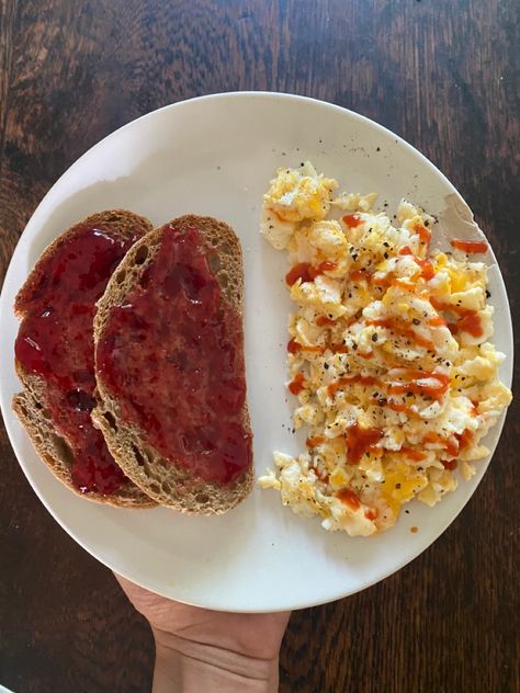 Toast And Eggs Breakfast, Instagram Breakfast Pics, Scrambled Eggs Aesthetic, Toast And Jam Breakfast, Breakfast With Rice, Scrambled Egg Sandwich, Healthy Egg Breakfast Aesthetic, Aesthetic Toast Breakfast, Healthy Toast Aesthetic