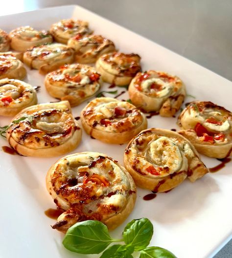 Tomato Feta Pinwheels – Fustini's Oils & Vinegars Pinwheels Recipes, Feta Pinwheels, Maple Balsamic, Happy Cooking, Patio Party, Vinaigrette Recipes, Frozen Puff Pastry, Cocktail Recipes Easy, Quick Healthy Meals