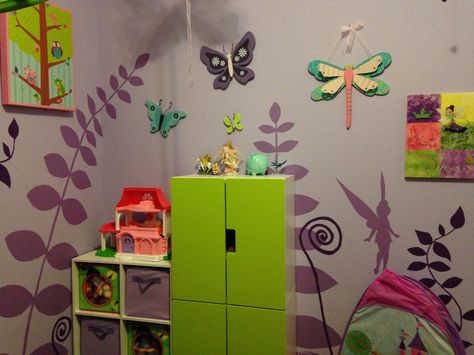 Disney Tinkerbell Fairy themed kids play room. I free handed everything based on designs published by Disney and Behr Paint. Fairy Classroom, Disney Themed Rooms, Tinkerbell Fairy, Tinkerbell Fairies, Disney Tinkerbell, Disney Rooms, Behr Paint, Disney Home Decor, Classroom Theme