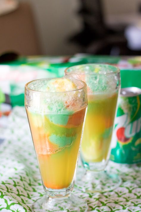 7UP® Sherbet Floats - Life With The Crust Cut Off Snowcone Stand, Sorbet Float, Ice Cream Float Recipes, St Patricks Food, Snow Cone Stand, Sherbet Ice Cream, Floats Drinks, Float Recipes, Drink Recipes Nonalcoholic