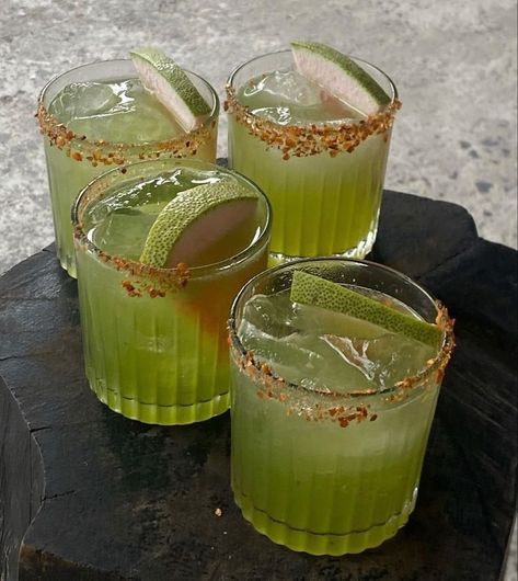 Mixed Drinks Aesthetic, Green Cocktail Aesthetic, Pretty Cocktails Aesthetic, Green Aesthetic Party, Aesthetic Cocktails, Cocktails Aesthetic, Cocktail Aesthetic, Pretty Alcoholic Drinks, Pretty Cocktails