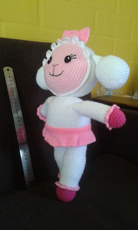 Lambie, uno de los personajes de la Doctora Juguetes, realizado por mi. Hello Kitty Imagenes, Kitty Wallpaper, Hello Kitty Wallpaper, Hello Kitty, Amigurumi, Kitty, Crochet, Fictional Characters, Art