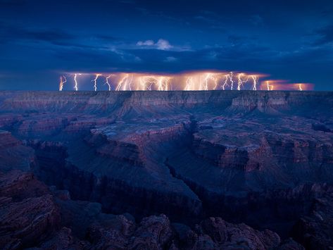 Lightning Show at the Grand Canyon Grand Canyon Arizona, Lightning Storm, Lightning Strikes, The Grand Canyon, Linnet, Natural Phenomena, Jolie Photo, Chiaroscuro, Alam Yang Indah