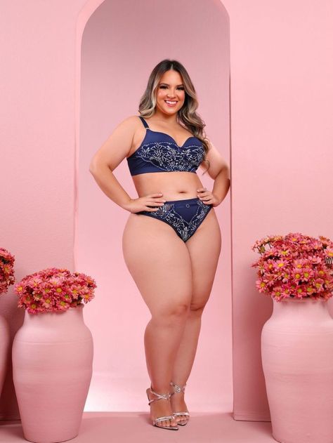 Plus Size Hijab, Chic And Curvy, Shein Brasil, Lace Bra Set, Lingerie Plus Size, Outfit Inspo Summer, Blue Lingerie, Seductive Clothes, Plus Size Bra