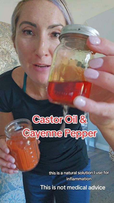 Castor Oil And Cayenne Pepper, Whole Body Cleanse, Castrol Oil, Castor Oil Uses, Sick Remedies, Holistic Remedies, Natural Health Tips, Cayenne Pepper, Health Knowledge