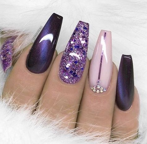 Pinterest : @Jessicaavelar_ Nails With Glitter, Eye Nail Art, Bridal Nail Art, Black Nail Art, Her Nails, Super Nails, Shellac Nails, Cat Eye Nails, Pink Nail