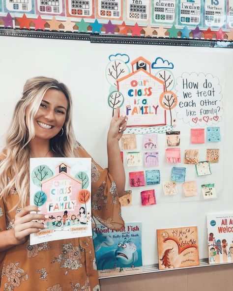 Sweetest little read aloud and anchor chart activity today! 💕 We read the story, “Our Class is a Family.” Every student had a sticky note… Pre K Classroom Jobs, Pre K Classroom Ideas, Grade One Classroom, Teacher Junior, Teaching Classroom Decor, Classroom Organization Elementary, Teacher Aesthetic, First Week Of School Ideas, Elementary Classroom Decor