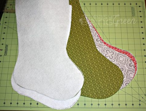 Diy Stockings Pattern, Christmas Stocking Template, Diy Christmas Stocking, Crafty Christmas Gifts, Christmas Socks Pattern, Christmas Stocking Tutorial, Stocking Patterns, Christmas Stockings Sewing, Stocking Tutorial