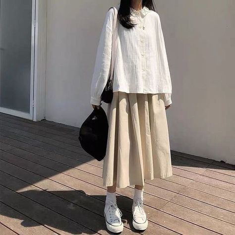 Cream Skirt Outfit, Long Skirt Fashion, Hijab Fashion Inspiration, Korean Girl Fashion, Ulzzang Fashion, Hijabi Fashion, Muslimah Fashion, 가을 패션, Korean Street Fashion