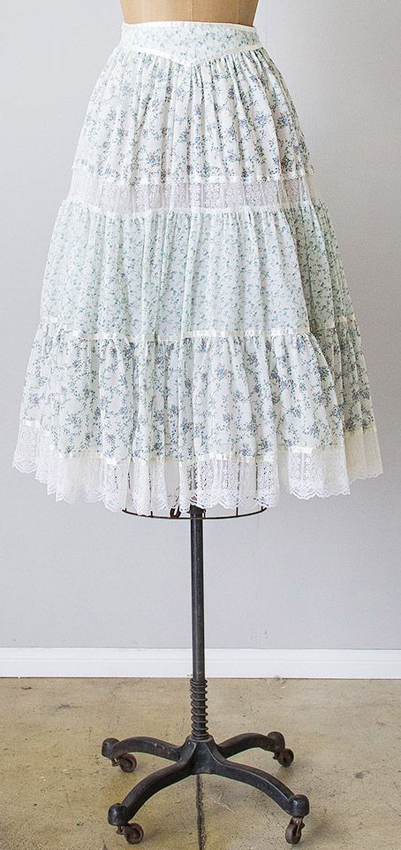 vintage 1970s white blue Gunne Sax prairie skirt | #adoredvintage #GunneSax #1970s Prairie Skirt, Forest Girl, Adored Vintage, Prairie Style, Vintage Clothing Online, Gunne Sax, 1970s Fashion, Looks Vintage, Girls Dress