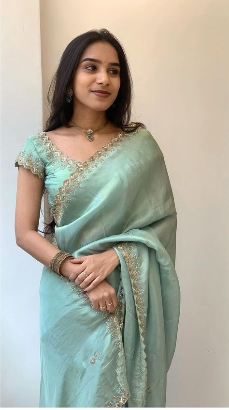 Saree Styling, Silk Saree Blouse Designs Patterns, Floral Sarees, Cz Jewellery, Reception Saree, Saree Women, Latest Bridal Blouse Designs, Cotton Saree Blouse Designs, Best Blouse Designs