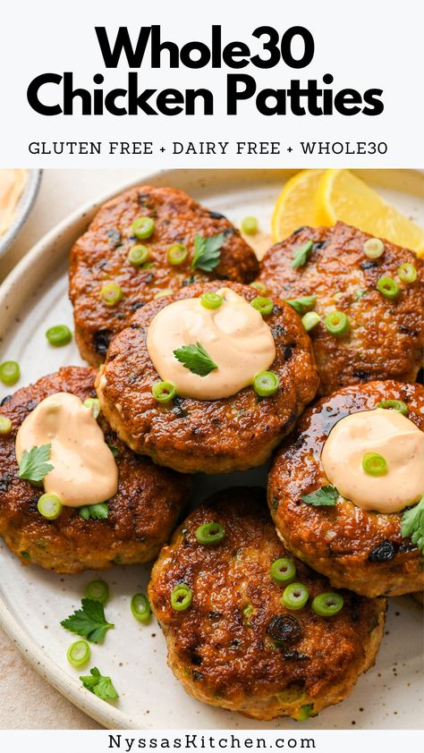 Ground Chicken Patties, Ground Chicken Burgers, Whole30 Dinner, Healthy Flour, Whole30 Chicken, Whole30 Dinner Recipes, Whole30 Dinners, Ground Chicken Recipes, Chicken Patties