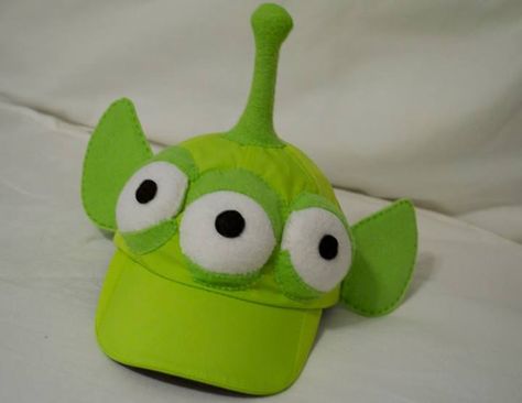 Alien Hat Alien Hat, Alien Crafts, Alien Halloween, Disney Diy Crafts, Cat Headband, Disney Mickey Ears, Disney Hats, Toy Story Alien, Crazy Hats