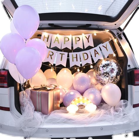 Car Anniversary Ideas, Car Decoration For Anniversary Surprise, Road Trip Birthday Ideas, Minimal Balloon Decor, Birthday Trunk Decoration, Car Trunk Decorating Ideas, Birthday Celebration In Car, Car Bday Decorations, Happy Birthday Surprise Ideas