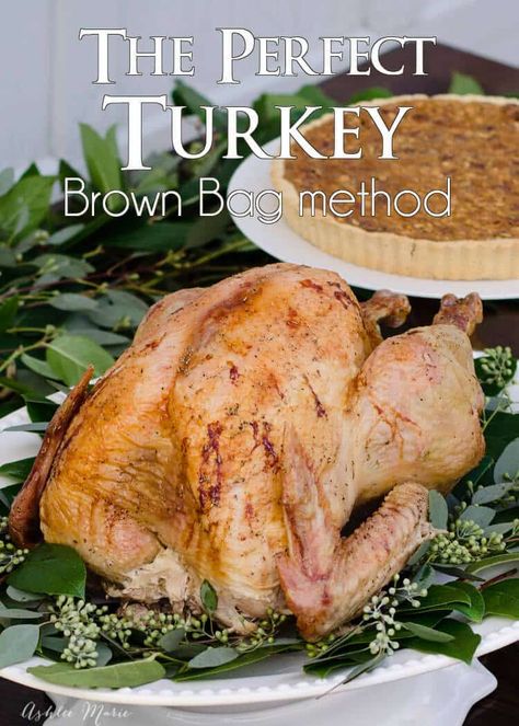 The perfect turkey - moist, great flavor and a good skin - AND it cooks faster than other methods - compound butter and two brown bags - video tutorial Egg Receipts, Big Green Egg Turkey, Green Egg Turkey, Desserts Apple, Turkey Egg, Egg Bbq, Big Green Egg Grill, Green Egg Grill, Big Green Egg Recipes