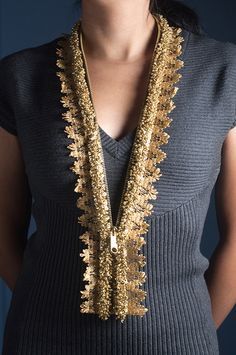 M&J Trimming: Zipper and Lace Metallic Statement Necklace DIY Zipper Necklace, Diy Statement Necklace, Zipper Crafts, Zipper Jewelry, Diy Collier, Jewerly Designs, Diy Jewelry Necklace, Zippers Fashion, Necklace Tutorial