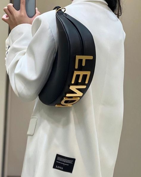 Fendi Bag Aesthetic, Black Fendi Bag, Fendi Bag Outfit, Fendi Hobo Bag, Fendi Aesthetic, Hobo Bag Outfit, Fendi Tote Bag, Fendi Purse, Fendi Tote