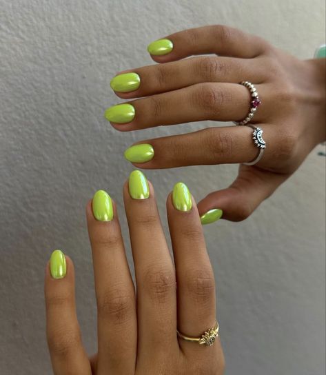 Bright Green Nails Ideas, Brat Green Nails, Summer Green Nails Designs, Neon Green Chrome Nails, Lime Green Chrome Nails, Green Lime Nails, Green Summer Nails Designs, Lime Green Nails Design, Chrome Green Nails