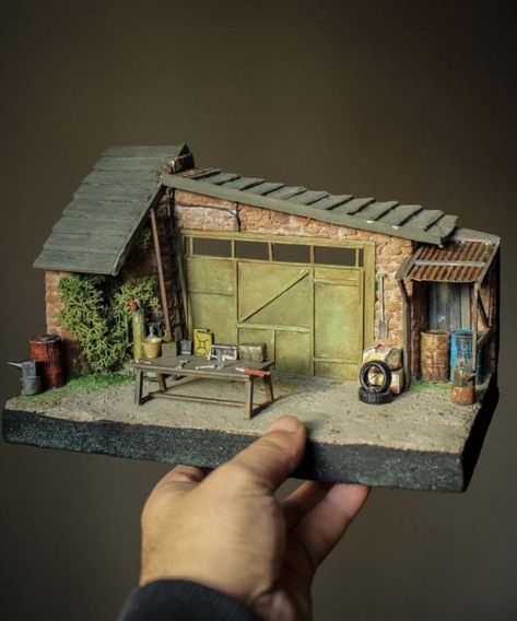 Miniature Garage, Garage Diorama, Diorama 1:64, Aquascape Design, Scale Model Building, Building Sketch, Diy Doll Miniatures, Model Train Scenery, Miniature Cars