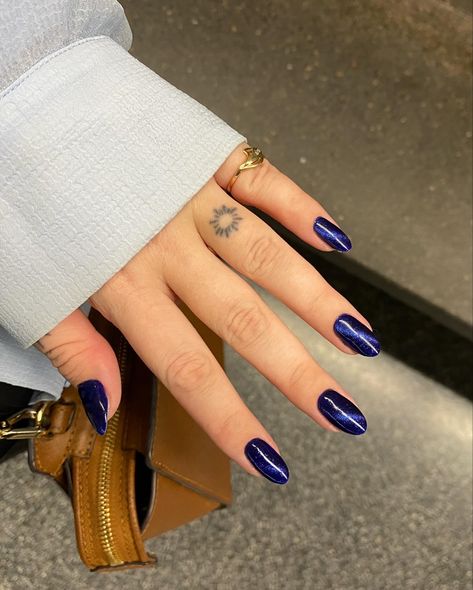 Cat eye nails, bluen nails Blue Nails Cat Eye, Cat Eye Nails Blue, Nails Cat Eye, Blue Cat Eye, Eye Nails, Nails Blue, Cat Eye Nails, Blue Cat, Blue Cats