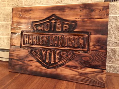 Harley Davidson sign. Made from pallets / reclaimed wood. Fatboy Harley, Harley Davidson Painting, Harley Davidson Decor, Harley Davidson Birthday, Harley Davidson Crafts, Harley Davidson Quotes, Harley Davidson Merchandise, Harley Davidson Signs, Harley Davidson Tattoos