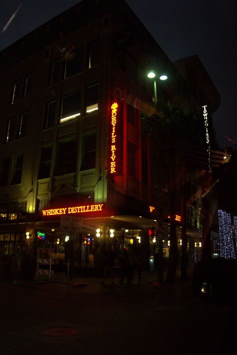 San Antonio Downtown Texas Navidad San Antonio Night Life, Downtown San Antonio Aesthetic, San Antonio Aesthetic, San Antonio Downtown, Houston Nightlife, Whiskey Distillery, Downtown San Antonio, Uni Life, Wes Anderson