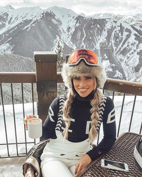 Apres ski with @kwilms ⭐ shop the collection online now #ski #skioutfit #skioutfitcute #skioutfitforwomen #skioutfitlayers #skioutfitideas #skioutfitstylish #skioutfitparty #skioutfitapres #outfit #skiing #skifashion #skiinglook Apre Ski, Mode Au Ski, Apres Ski Outfit, Womens Ski Outfits, Ski Outfit For Women, Ski Fits, Ski Trip Outfit, Apres Ski Outfits, Ski Outfits