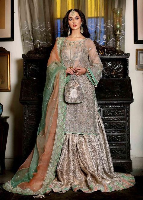 Banarsi Gharara Designs, Banarsi Gharara, Engagement Event, Gharara Designs, Tilla Embroidery, Dress Designs For Girls, Walima Dress, Couple Outfit Ideas, Shadi Dresses