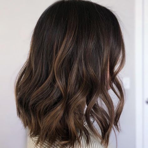 Long Bob Cut, Dusty Pink Top, Short Dark Brown Hair, Balayage Caramel, Short Brunette Hair, Brown Hair Inspiration, Hair Colouring, Brown Hair Inspo, Women's Hair Accessories