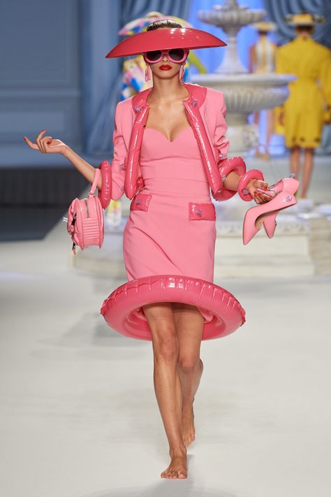 Moschino Runway, Estilo Kitsch, Spring 2023 Ready To Wear, 2023 Ready To Wear, Milano Fashion Week, Jeremy Scott, Spring 2023, Fashion Show Collection, Katy Perry