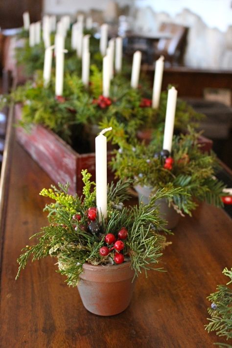 Country Christmas Decorations, Front Porch Christmas Decor Ideas, Porch Christmas Decor Ideas, Porch Christmas Decor, Front Porch Christmas, Christmas Decor Ideas Diy, Porch Christmas, Easter Wishes, Diy Pots