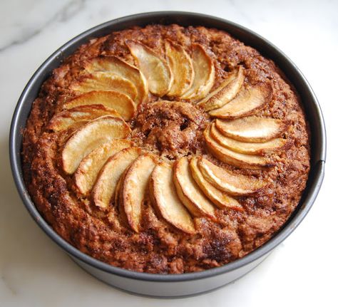 My Recession Kitchen...and garden: Apple Cinnamon Cake Eggless Apple Cake Recipe, Vegan Apple Cake, Apple Cinnamon Cake, Paleo Cake, Caramel Apple Cake, Blueberry Tart, Healthy Carrot Cakes, Eggless Desserts, Cinnamon Cake