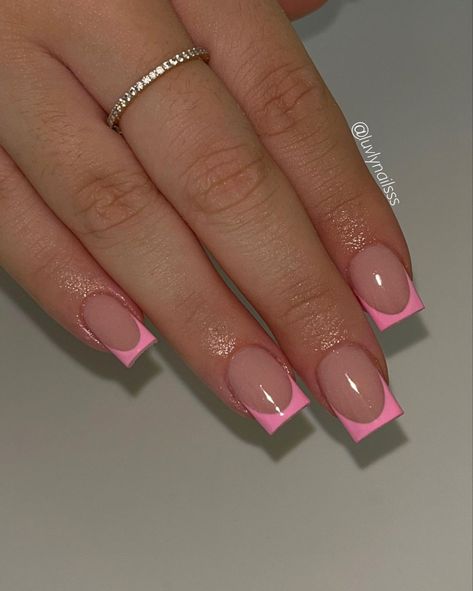 Mom Nails Short Square, Short Acrylic Nails Heart, Short Nude Pink Nails, French Tip Acrylic Nails Short, Basic Nail Ideas, Acrylic Nails Short Square, Holiday Nail Inspo, Preppy Nails, Basic Nail