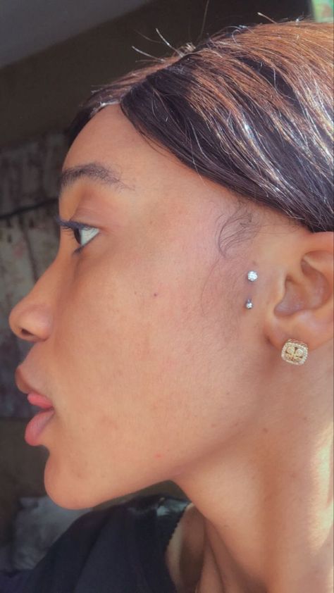 Forward Tragus Piercing, Surface Tragus Piercing Black Women, Surface Piercing Ear, Facial Accessories, Surface Tragus Piercing, Surface Tragus, Ear Piercings Jewelry, Neck Piercing, Body Jewelry Diy