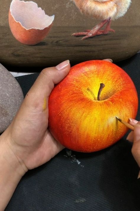 Beautiful Artworks - Painting on the rocks Beautiful Artwork Paint, Rocks Painting, Hand Art Kids, Stone Artwork, Rock Painting Tutorial, Apple Painting, Painted Rock Animals, Painted Rocks Kids, Painted Rocks Craft