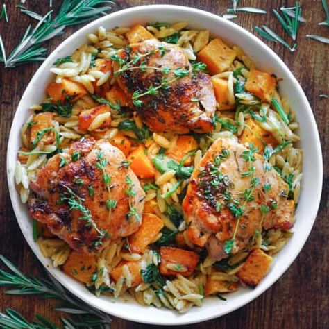 Creamy Chicken Orzo with Butternut Squash and Spinach - Julia's Album Creamy Chicken Orzo, Skinless Boneless Chicken Thighs, Recipes Squash, Butternut Squash And Spinach, Autumn Dishes, Moms Food, Julia's Album, Simple Spinach Salad, Butternut Recipes