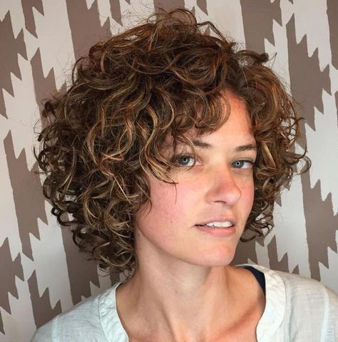 Well-Shaped Chin-Length Curly Bob #haircutsforcurlyhair Short Curly Cuts, Long Bobs, Curly Hair Photos, Cute Curly Hairstyles, Short Curly Haircuts, Short Curly Bob, Haircuts For Curly Hair, Curly Hair With Bangs, Curly Bob Hairstyles