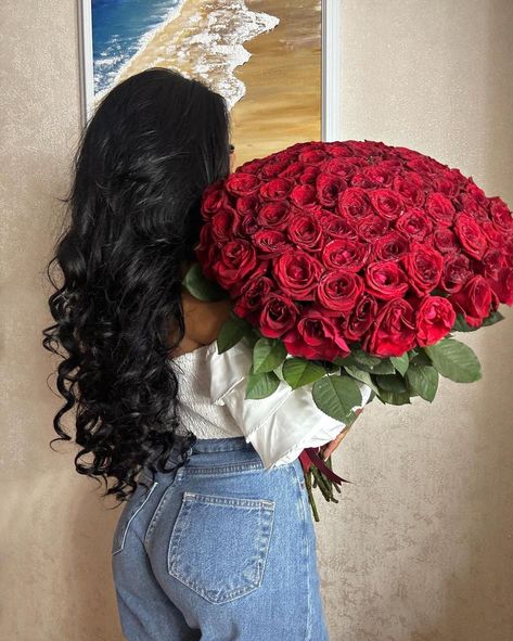 Giant Bouquet Of Roses, Giant Rose Bouquet, Roses Photoshoot, Red Flower Bouquet, Big Bouquet, Insta Aesthetic, Giant Roses, Bouquet Of Roses, Black Love Couples