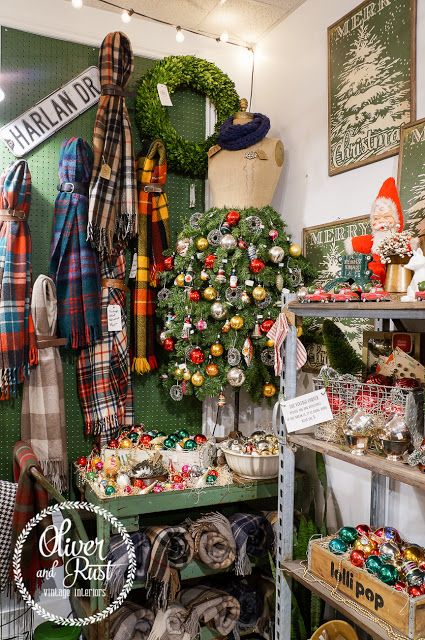 Vintage Market Booth, Vintage Booth Display, Flea Market Booth, Vintage Store Displays, Christmas Booth, Antique Booth Displays, Antique Mall Booth, Antique Booth Ideas, Vintage Corner