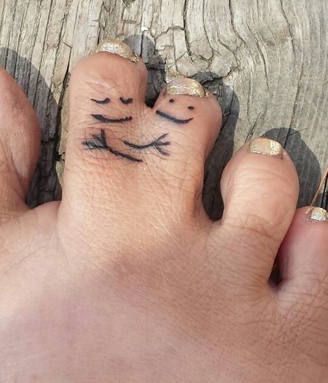 Toe tattoo Webbed Toe Tattoo, Toe Tattoo, Tiny Tattoos With Meaning, Toe Tattoos, Behind Ear Tattoos, Sun Tattoos, Dragon Tattoo Designs, Skull Tattoo Design, Celtic Tattoos