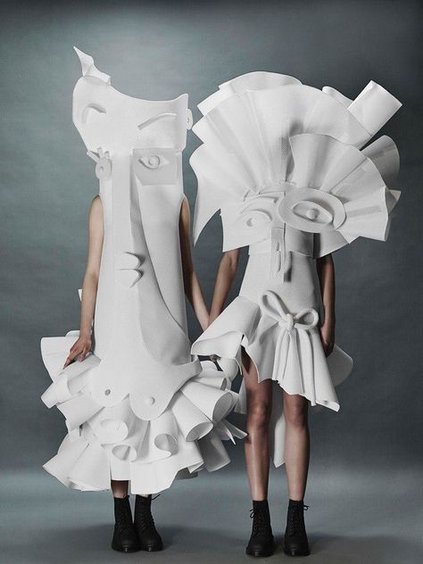 Viktor & Rolf '16 _______ Experimental | Unnatural Surrealism Fashion, Abundant Energy, Surreal Fashion, Viktor And Rolf, Victor And Rolf, Sculptural Fashion, Paper Fashion, Conceptual Fashion, Paper Dress